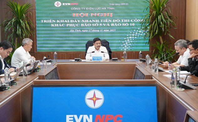 Công ty Điện lực Hà Tĩnh tăng tốc khôi phục lưới điện sau hai cơn bão lớn