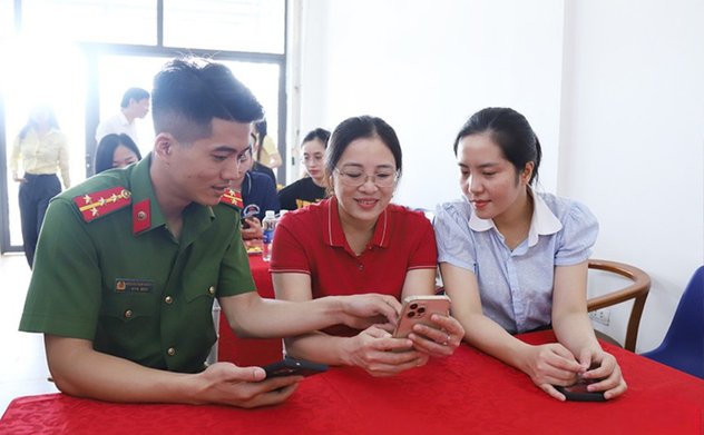 Tiện lợi hơn với loạt tính năng dịch vụ công trực tuyến trên VNeID